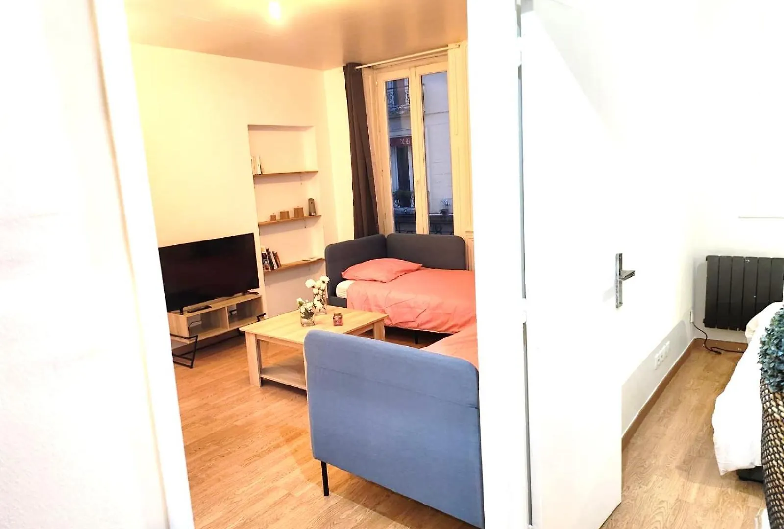 Logement Entier 2-3 P Paris 0*,  France