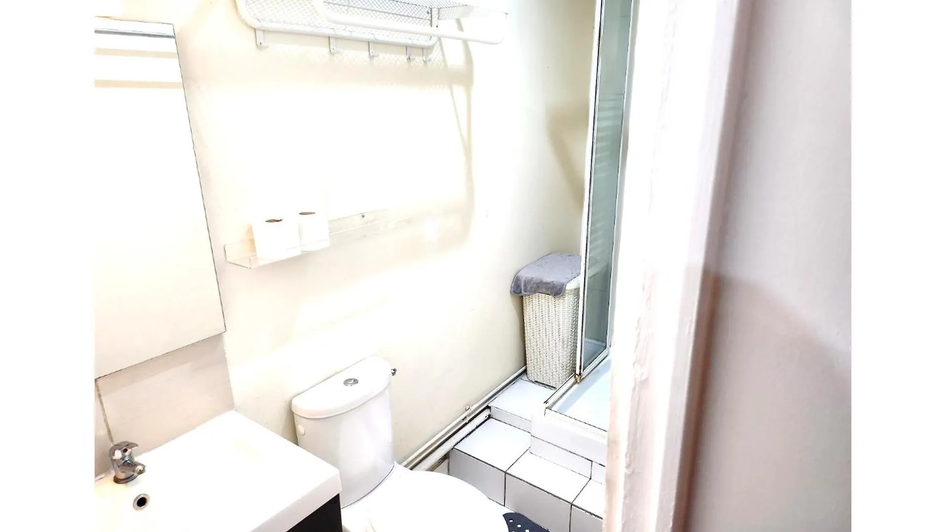 Logement Entier 2-3 P Paris 0*,
