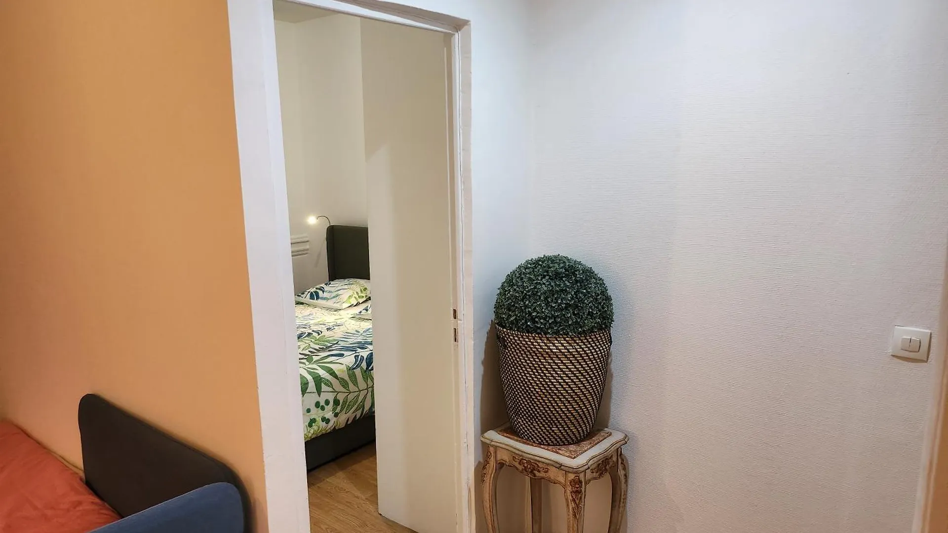 Logement Entier 2-3 P Paris 0*,  France
